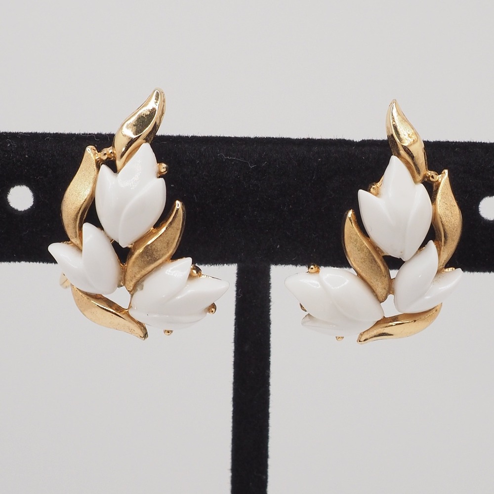 VTG Trifari Earrings Gold Tone White Leaf Floral Clip On Botanical MCM Bridal